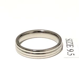 Silver Tone Ribbed Ring, Size 9.5